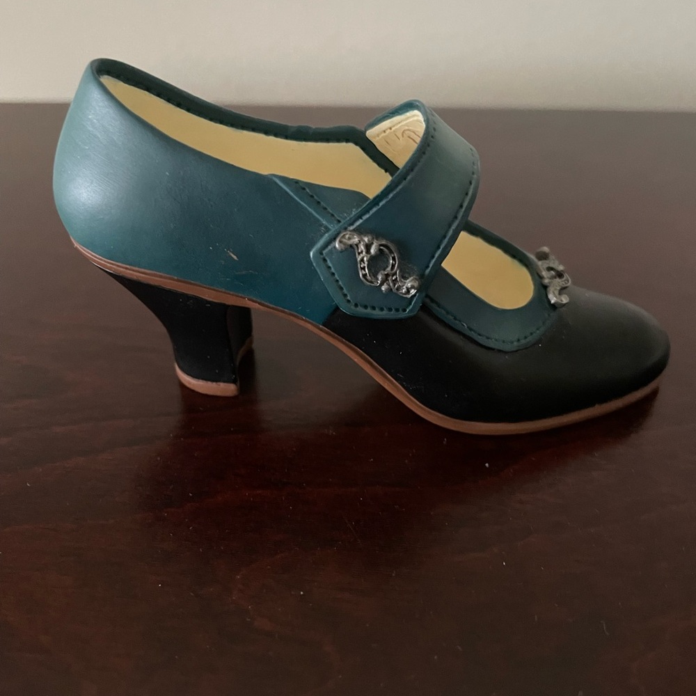 VTG Just the Right Shoe